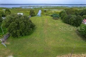 待售: $440,000 (2.49 acres)