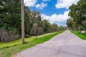 待售: $440,000 (2.49 acres)