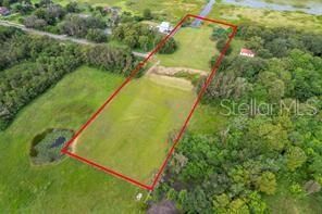 待售: $440,000 (2.49 acres)