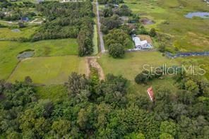 待售: $440,000 (2.49 acres)