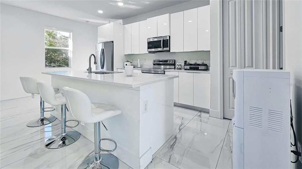 待售: $345,000 (3 贝兹, 2 浴室, 1356 平方英尺)