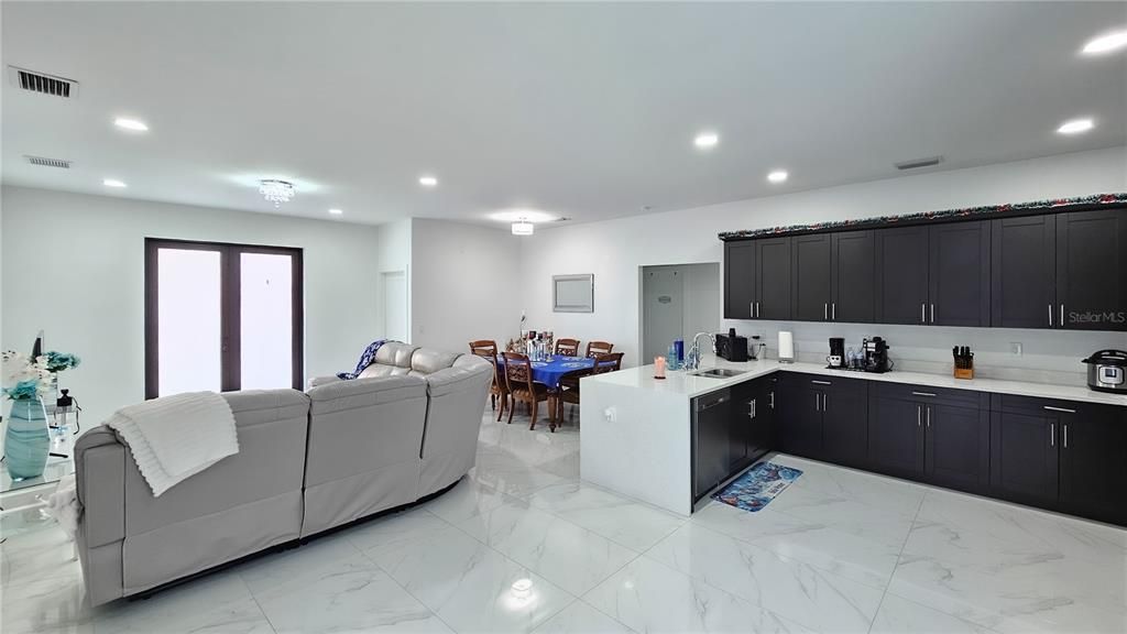 待售: $390,000 (3 贝兹, 2 浴室, 1477 平方英尺)