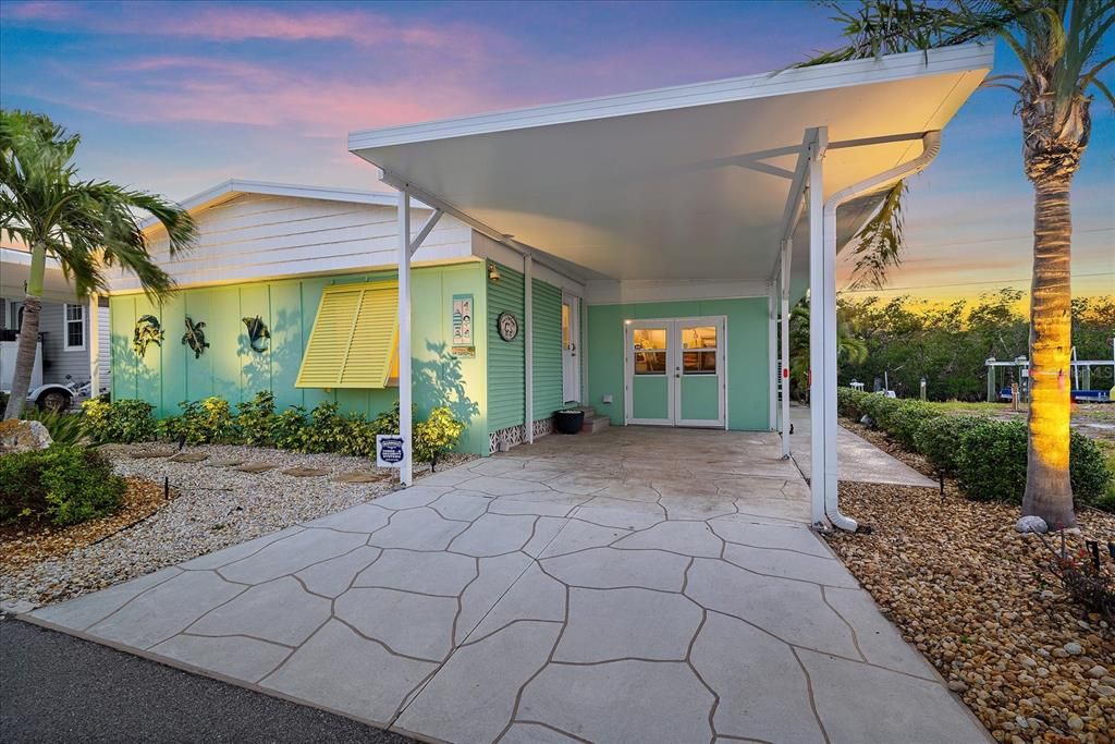 最近售出: $299,900 (2 贝兹, 2 浴室, 840 平方英尺)