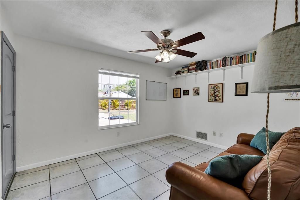 En Venta: $642,000 (5 camas, 2 baños, 2156 Pies cuadrados)