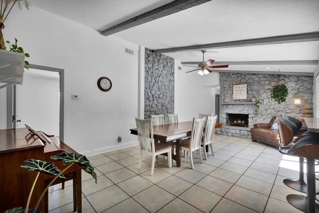 En Venta: $642,000 (5 camas, 2 baños, 2156 Pies cuadrados)