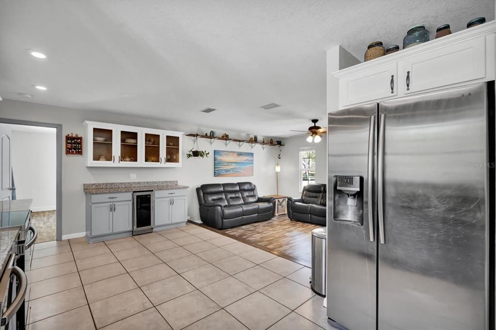 En Venta: $642,000 (5 camas, 2 baños, 2156 Pies cuadrados)