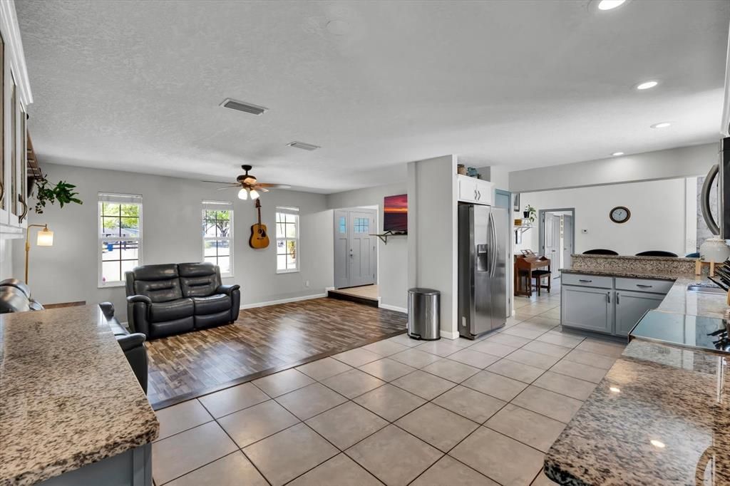 En Venta: $642,000 (5 camas, 2 baños, 2156 Pies cuadrados)