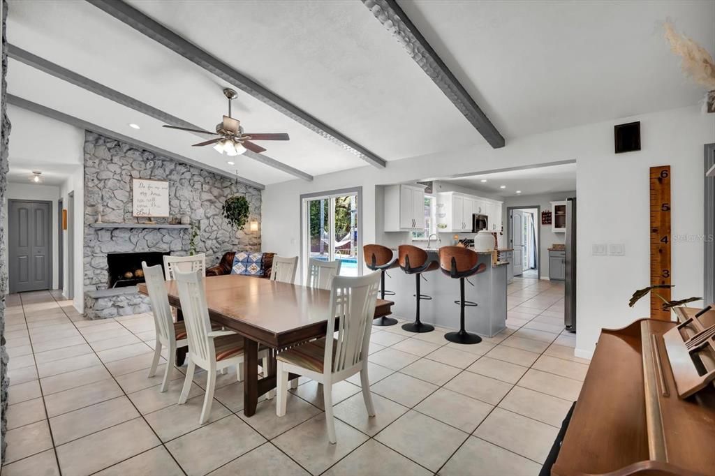 En Venta: $642,000 (5 camas, 2 baños, 2156 Pies cuadrados)