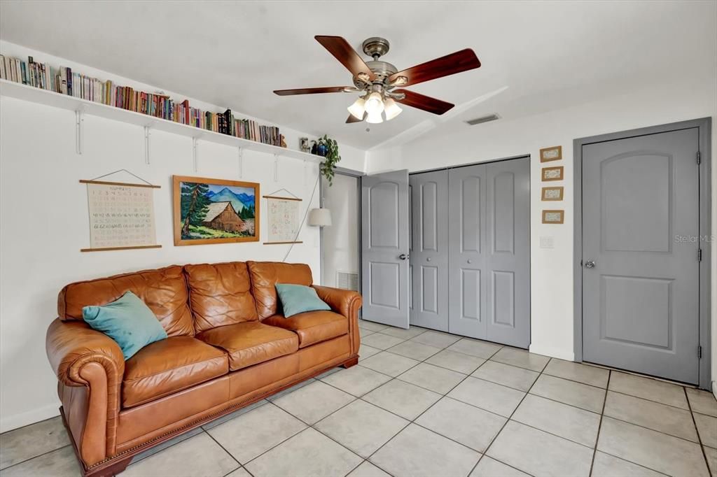 En Venta: $642,000 (5 camas, 2 baños, 2156 Pies cuadrados)