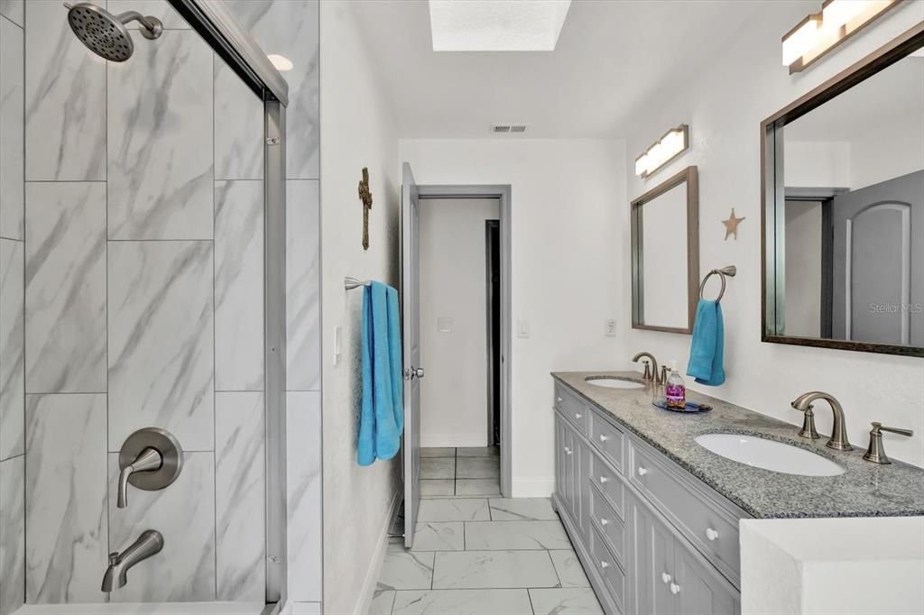 En Venta: $642,000 (5 camas, 2 baños, 2156 Pies cuadrados)