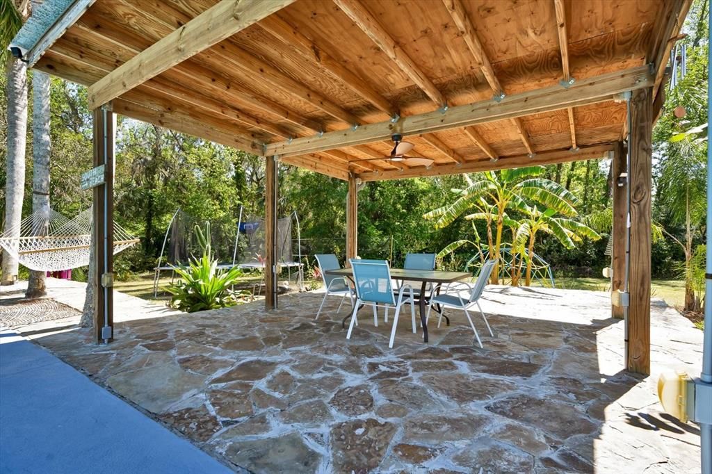 En Venta: $642,000 (5 camas, 2 baños, 2156 Pies cuadrados)