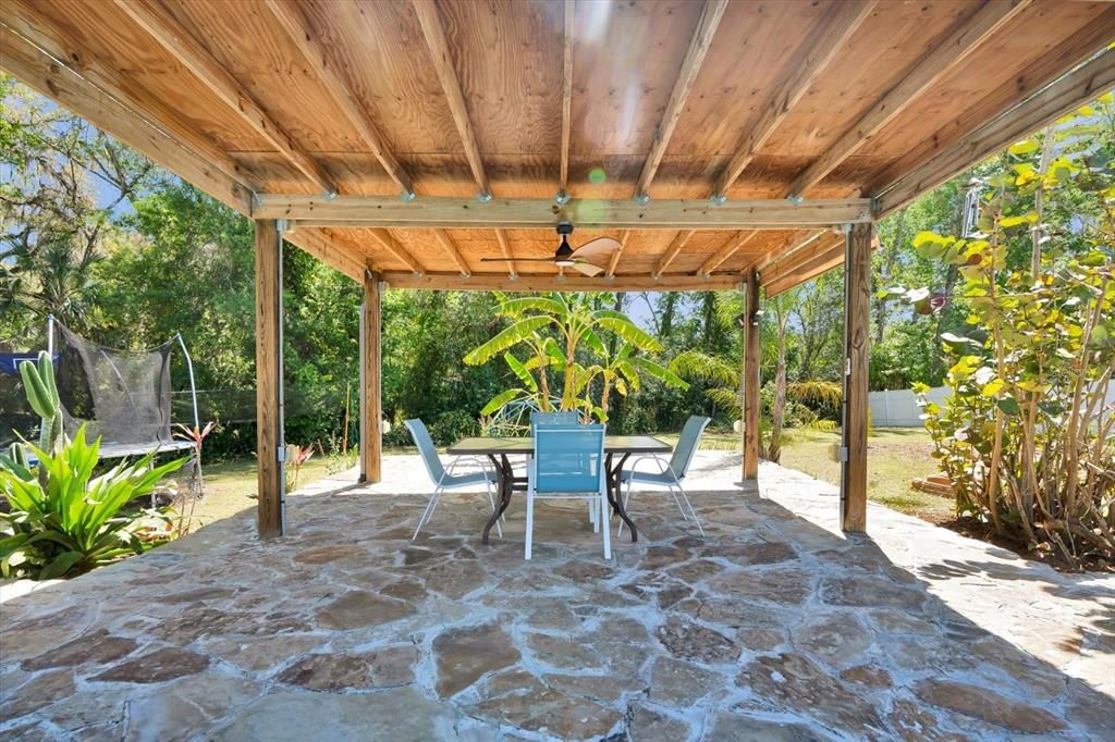 En Venta: $642,000 (5 camas, 2 baños, 2156 Pies cuadrados)