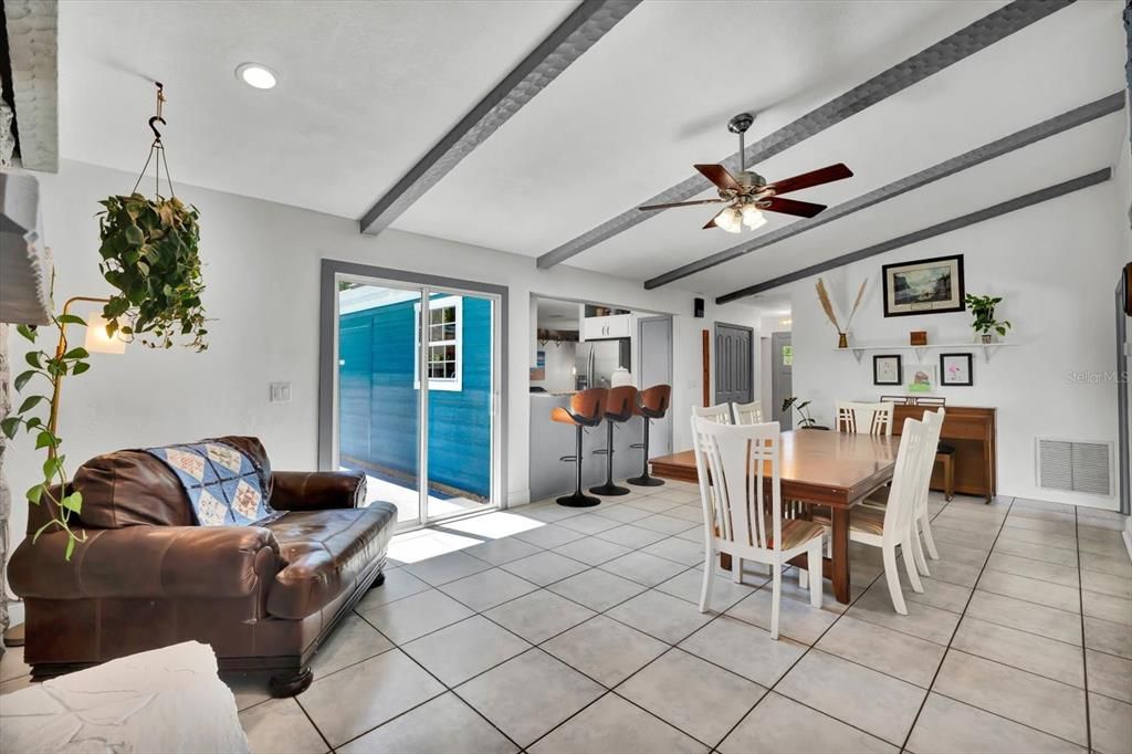 En Venta: $642,000 (5 camas, 2 baños, 2156 Pies cuadrados)