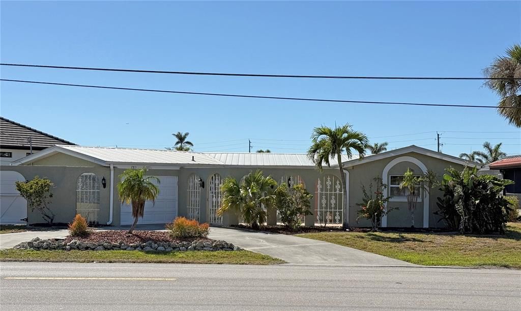 Недавно продано: $319,900 (2 спален, 2 ванн, 1329 Квадратных фут)