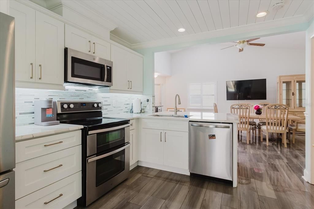 For Sale: $275,000 (2 beds, 2 baths, 1777 Square Feet)