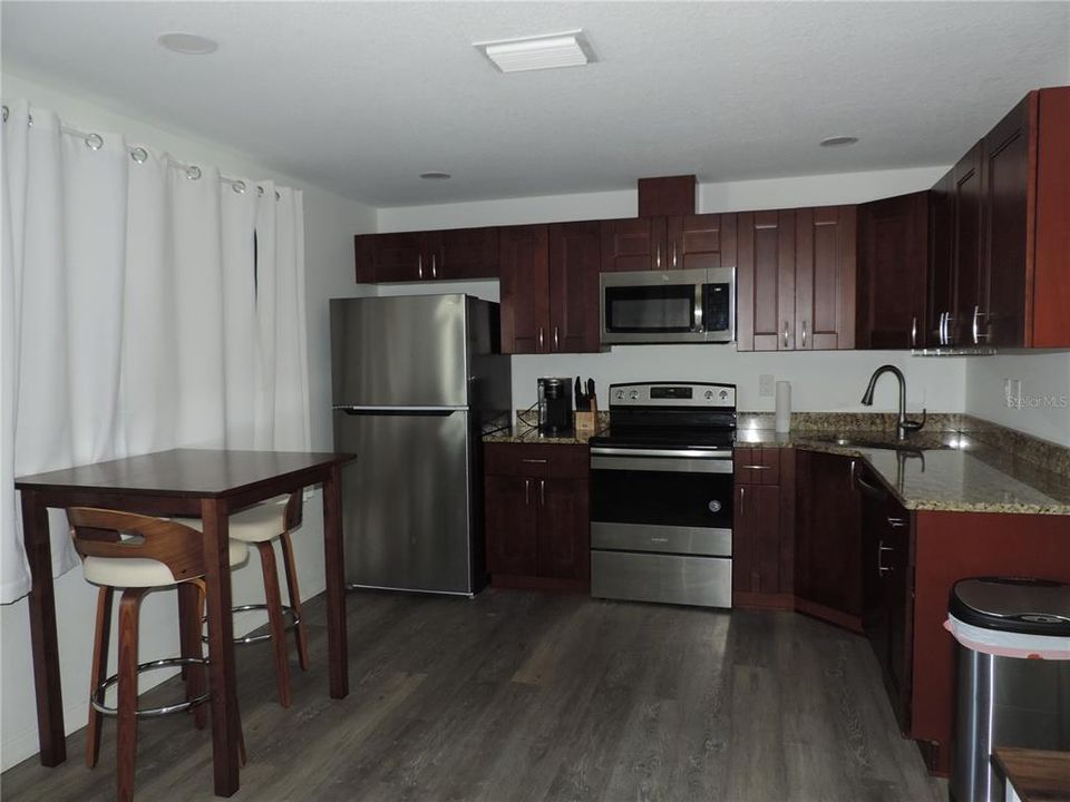 出租: $2,100 (1 贝兹, 1 浴室, 504 平方英尺)