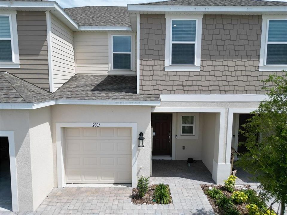 Recently Rented: $1,900 (3 beds, 2 baths, 1373 Square Feet)