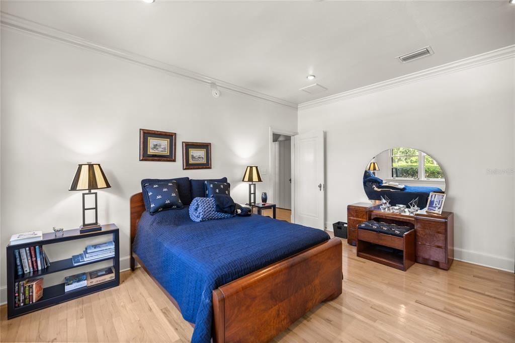 En Venta: $879,000 (3 camas, 3 baños, 2243 Pies cuadrados)