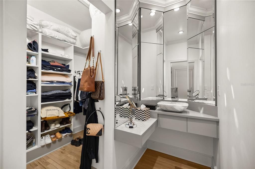 En Venta: $879,000 (3 camas, 3 baños, 2243 Pies cuadrados)