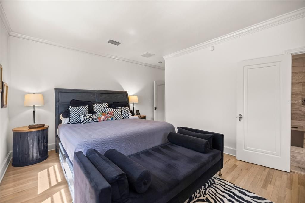 En Venta: $879,000 (3 camas, 3 baños, 2243 Pies cuadrados)