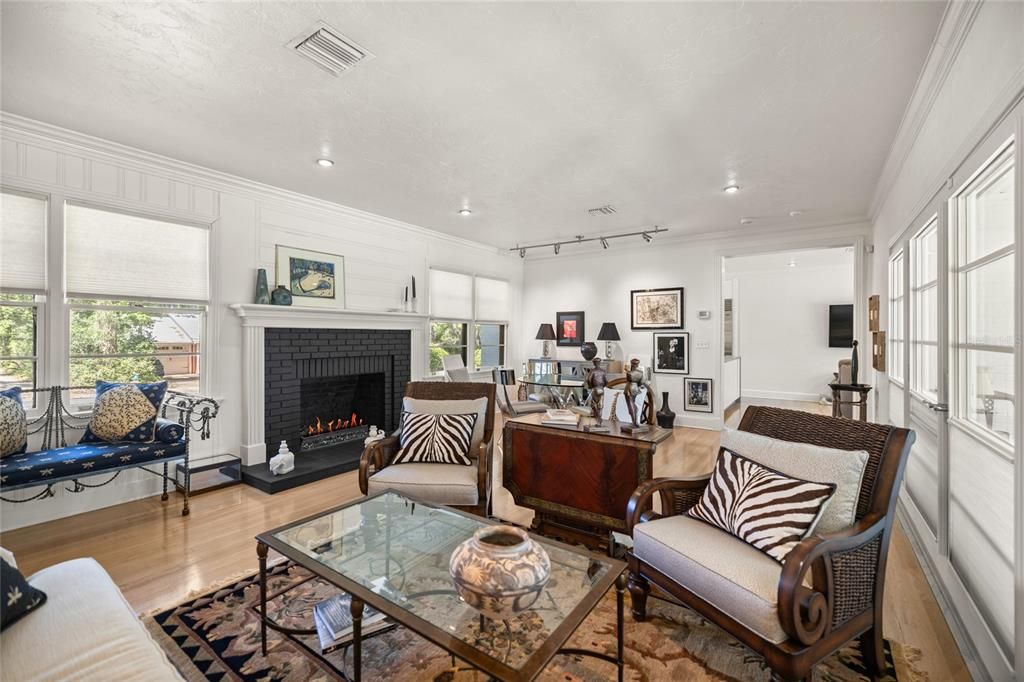 En Venta: $879,000 (3 camas, 3 baños, 2243 Pies cuadrados)