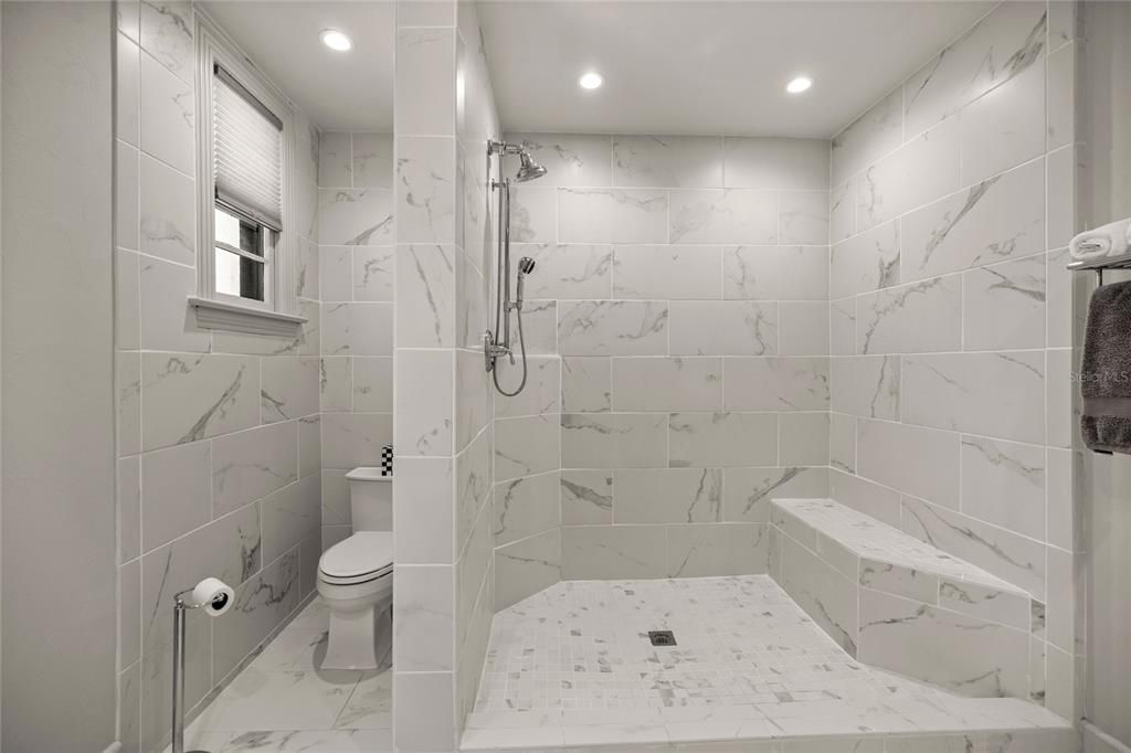 En Venta: $879,000 (3 camas, 3 baños, 2243 Pies cuadrados)