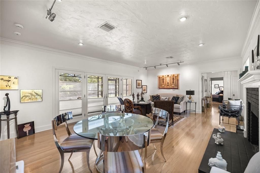 En Venta: $879,000 (3 camas, 3 baños, 2243 Pies cuadrados)