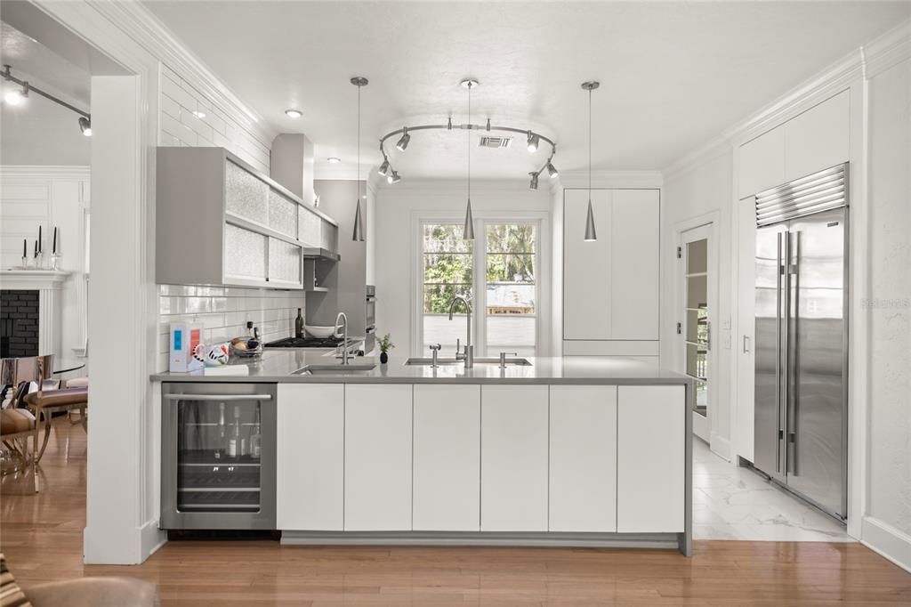 En Venta: $879,000 (3 camas, 3 baños, 2243 Pies cuadrados)