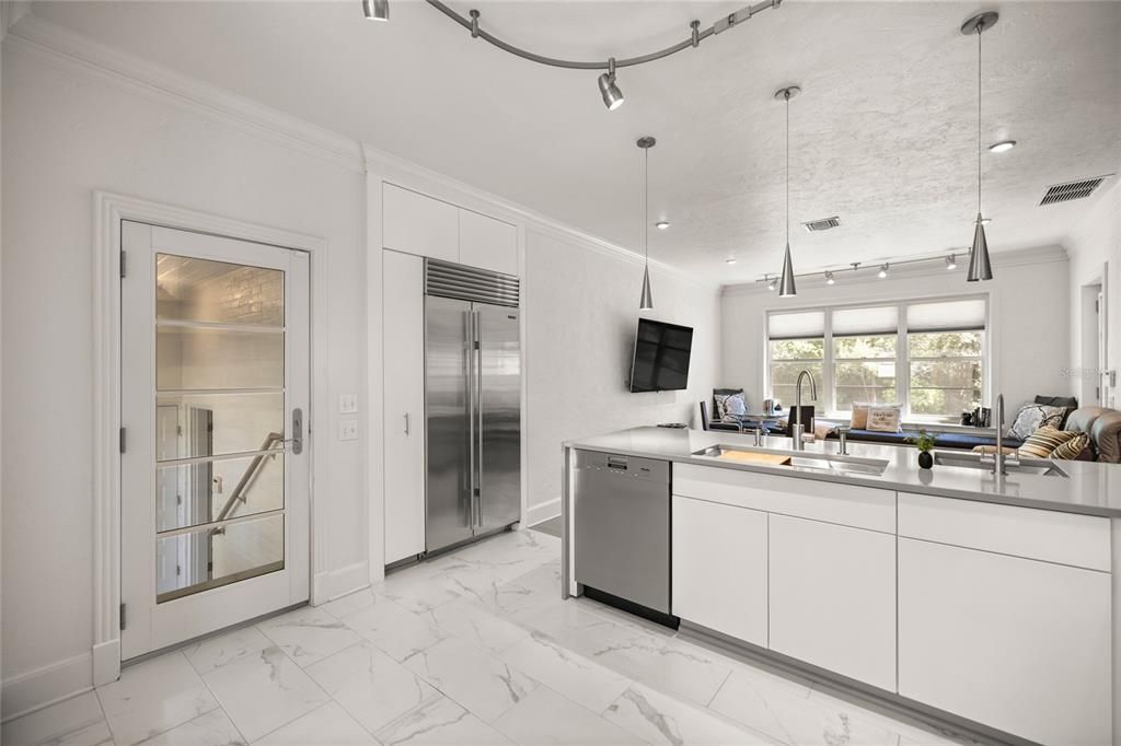 En Venta: $879,000 (3 camas, 3 baños, 2243 Pies cuadrados)