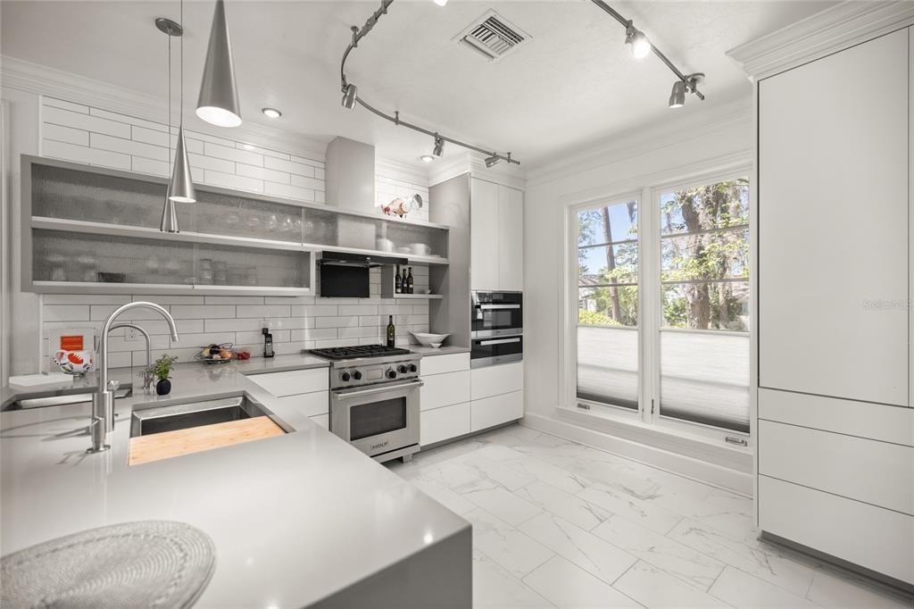 En Venta: $879,000 (3 camas, 3 baños, 2243 Pies cuadrados)