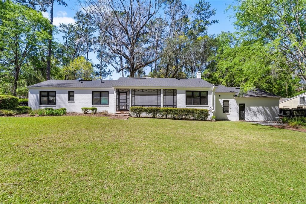 En Venta: $879,000 (3 camas, 3 baños, 2243 Pies cuadrados)