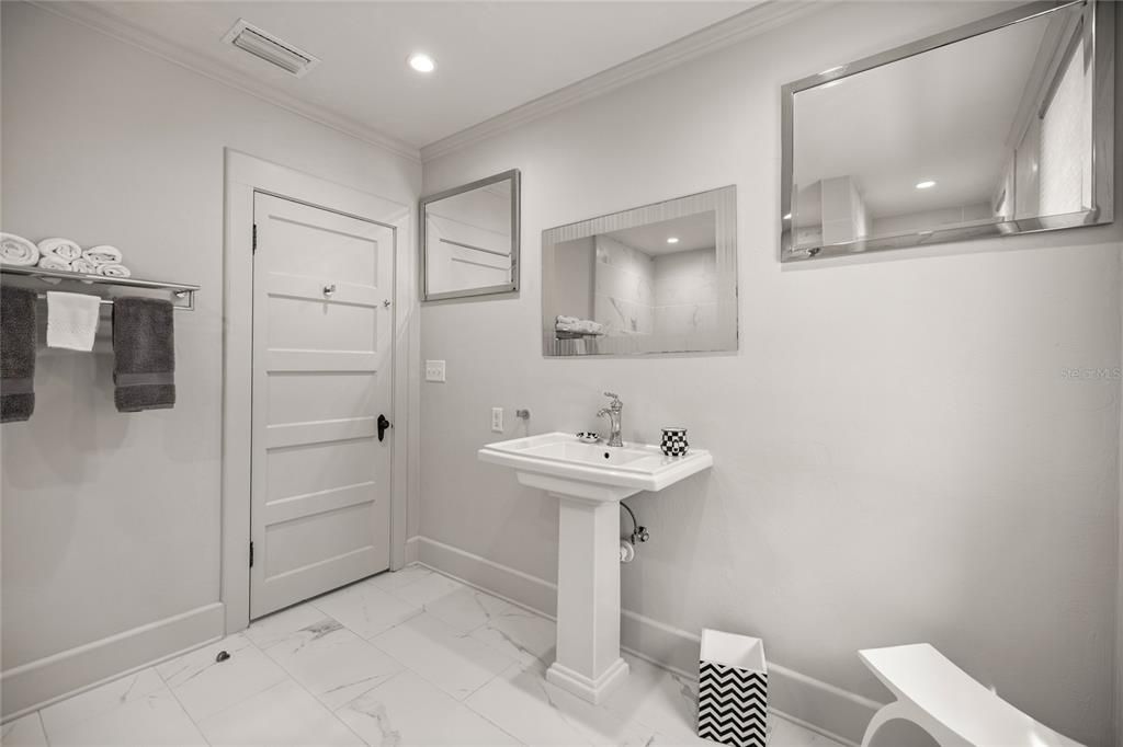 En Venta: $879,000 (3 camas, 3 baños, 2243 Pies cuadrados)