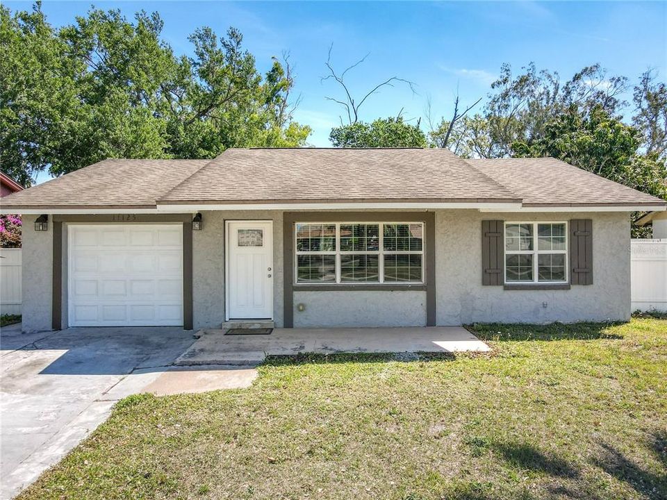 Recently Sold: $350,000 (3 beds, 2 baths, 1381 Square Feet)