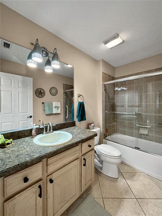 En Venta: $585,000 (3 camas, 2 baños, 1993 Pies cuadrados)