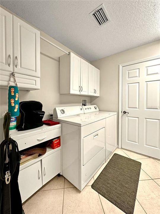 En Venta: $585,000 (3 camas, 2 baños, 1993 Pies cuadrados)