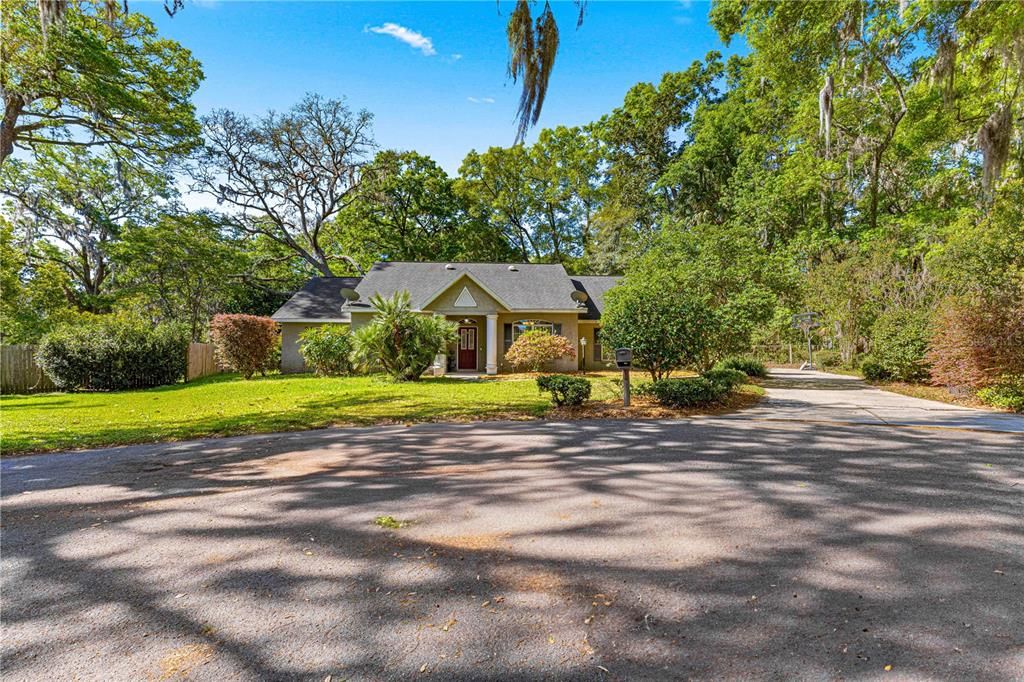 Recently Sold: $380,000 (3 beds, 2 baths, 2071 Square Feet)