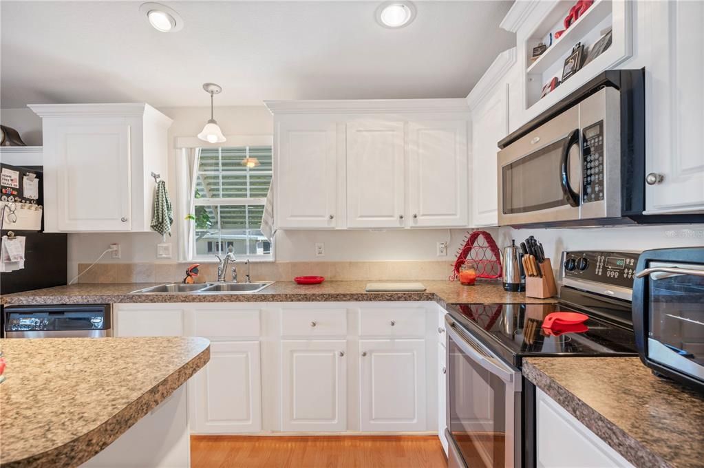 待售: $275,000 (2 贝兹, 2 浴室, 1152 平方英尺)