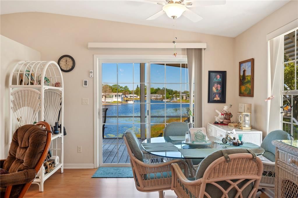 待售: $275,000 (2 贝兹, 2 浴室, 1152 平方英尺)