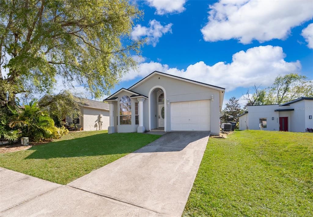 Recently Sold: $325,000 (3 beds, 2 baths, 1144 Square Feet)