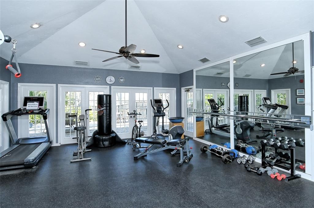 Active With Contract: $285,000 (2 beds, 2 baths, 1239 Square Feet)