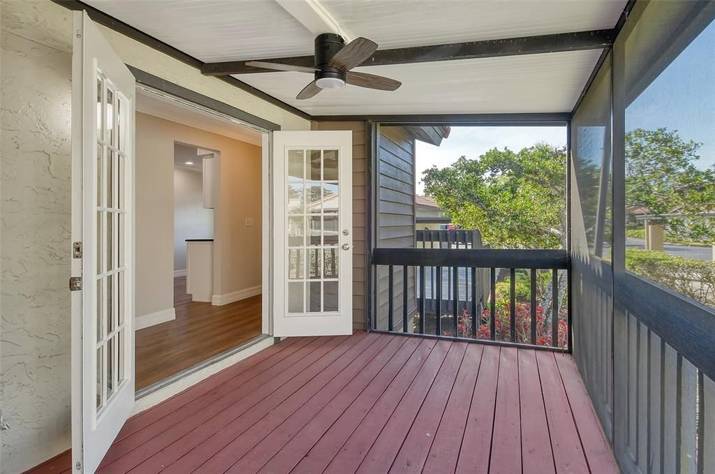 Active With Contract: $285,000 (2 beds, 2 baths, 1239 Square Feet)