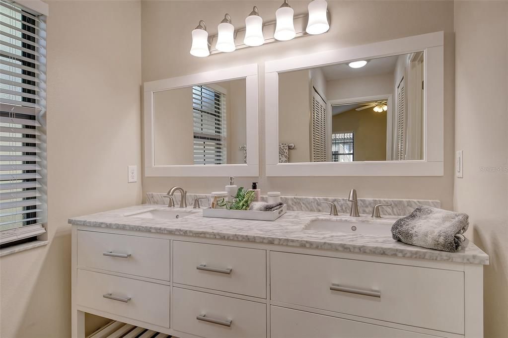 Active With Contract: $285,000 (2 beds, 2 baths, 1239 Square Feet)