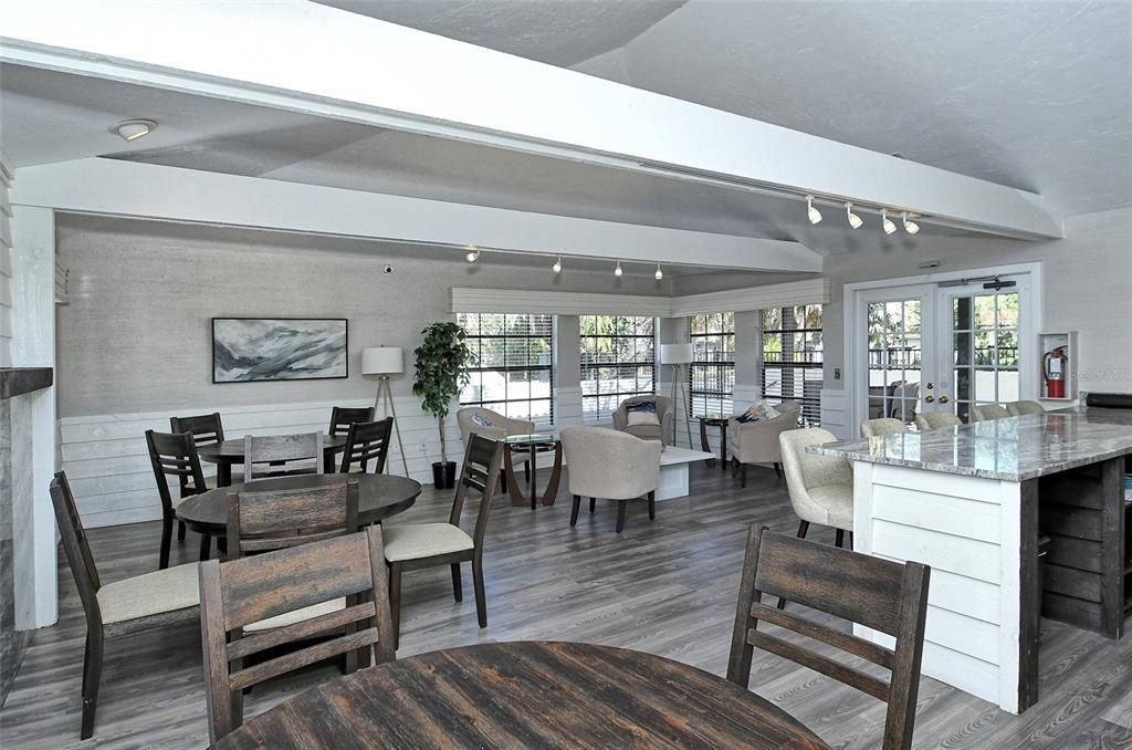 Active With Contract: $285,000 (2 beds, 2 baths, 1239 Square Feet)