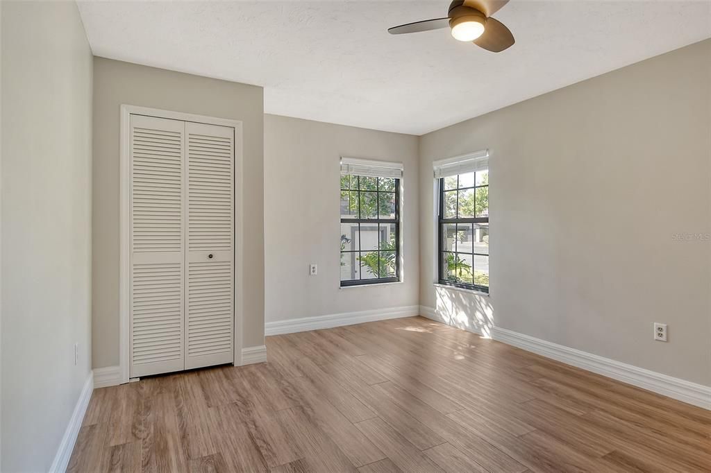 Active With Contract: $285,000 (2 beds, 2 baths, 1239 Square Feet)