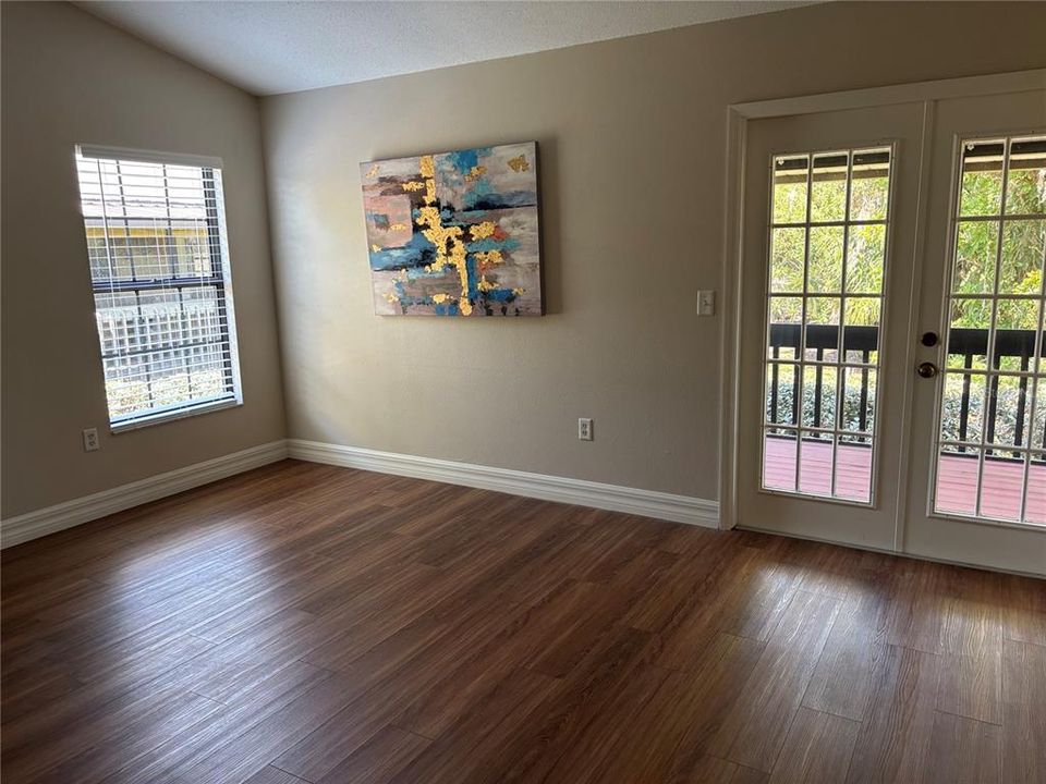 Active With Contract: $285,000 (2 beds, 2 baths, 1239 Square Feet)