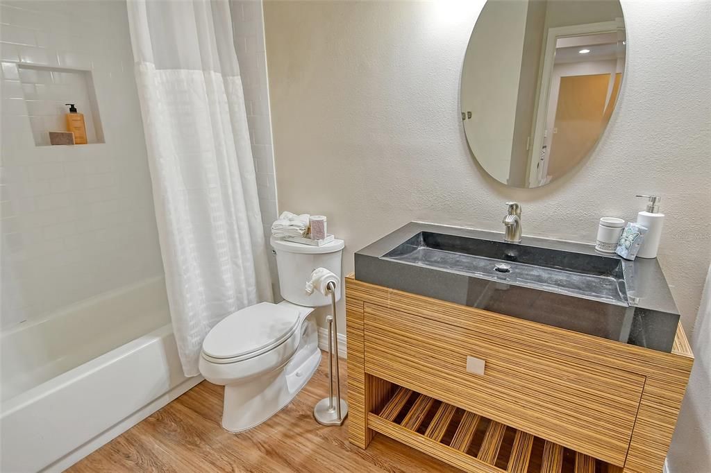 Active With Contract: $285,000 (2 beds, 2 baths, 1239 Square Feet)