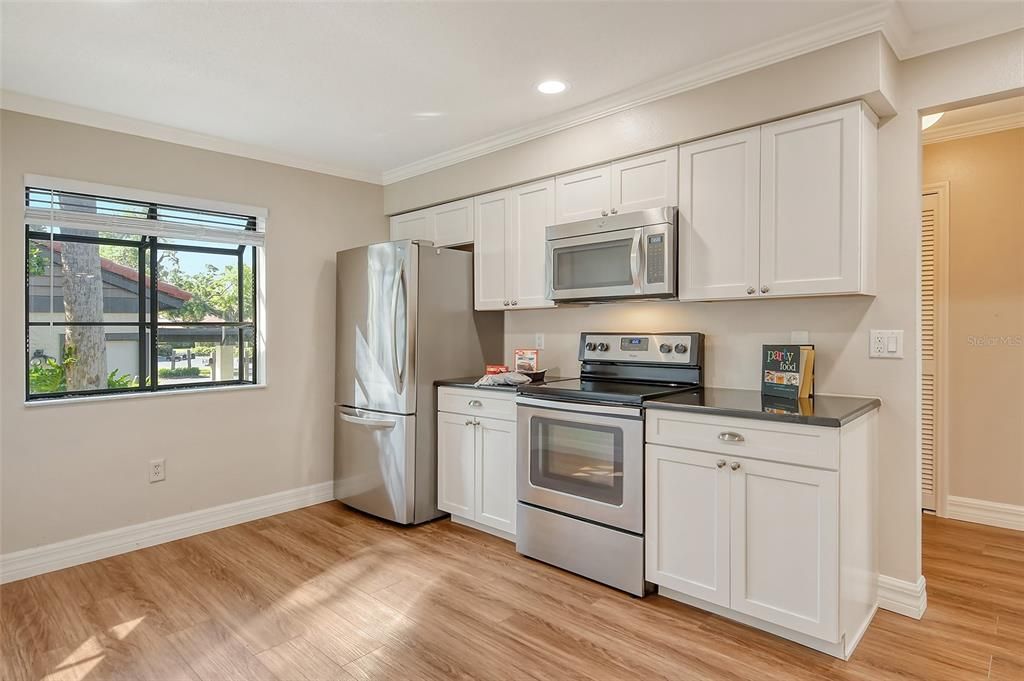 Active With Contract: $285,000 (2 beds, 2 baths, 1239 Square Feet)