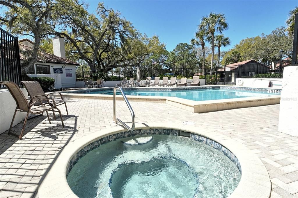 Active With Contract: $285,000 (2 beds, 2 baths, 1239 Square Feet)