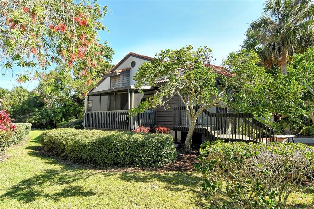 Active With Contract: $285,000 (2 beds, 2 baths, 1239 Square Feet)