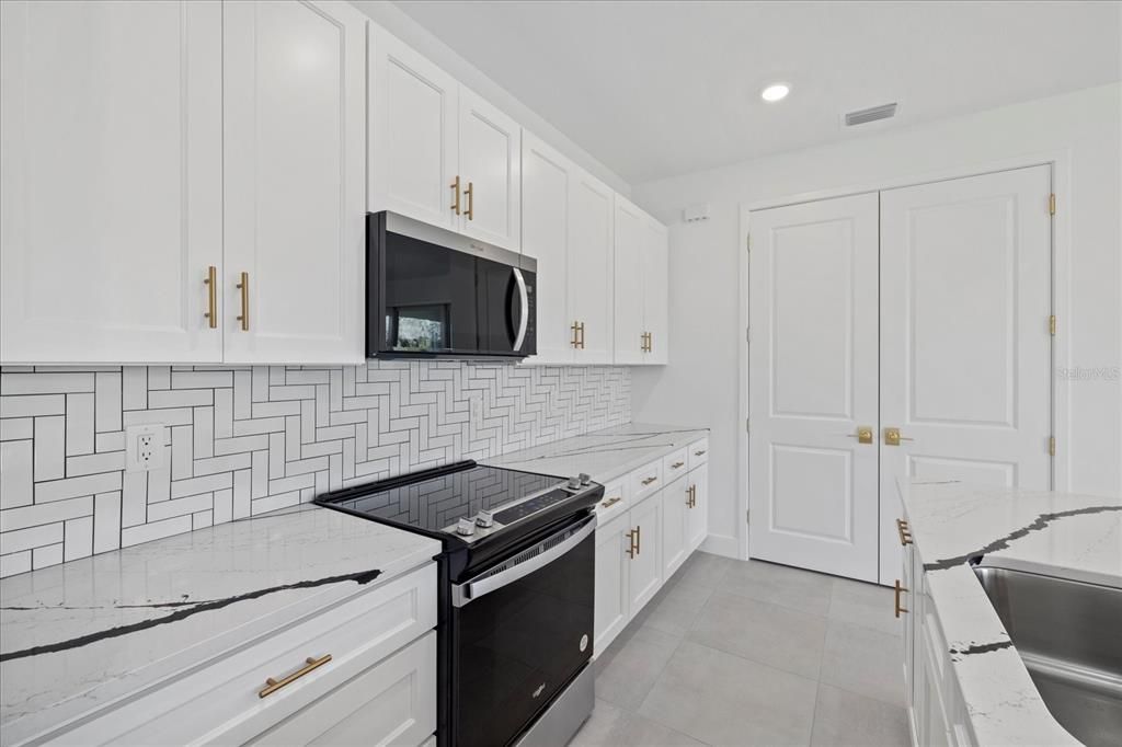 Active With Contract: $349,999 (3 beds, 2 baths, 1954 Square Feet)